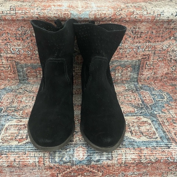 AE Suede bootie laser cut detail 8 - Picture 5 of 6